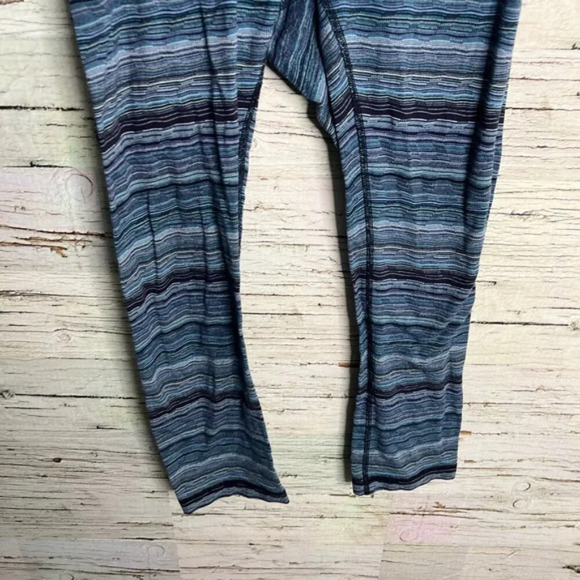 Lululemon high rise striped blue leggings size 4 crop - Picture 2 of 8